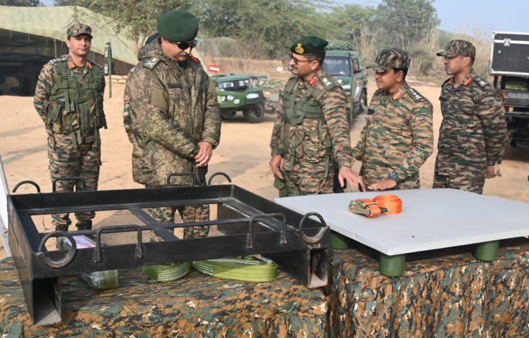 westerncomd_IA's tweet photo. #StongAndCapable
#Forever Westwards
#EverReadyForWar
#ImposersOfNationalWill
Lt Gen #RajeshPushkar, AVSM, VSM, GOC #KhargaCorps, reviewed Operational Readiness of #DeepStrikers and lauded the formation for its enhanced preparedness levels and technological absorption, in execution of all Operational tasks.
The GOC complimented all ranks for their utmost professionalism and operational agility displayed during #OpSindoor.
Precision, Power & Professionalism
#KhargaCorps
@adgpi
@prodefencechan1