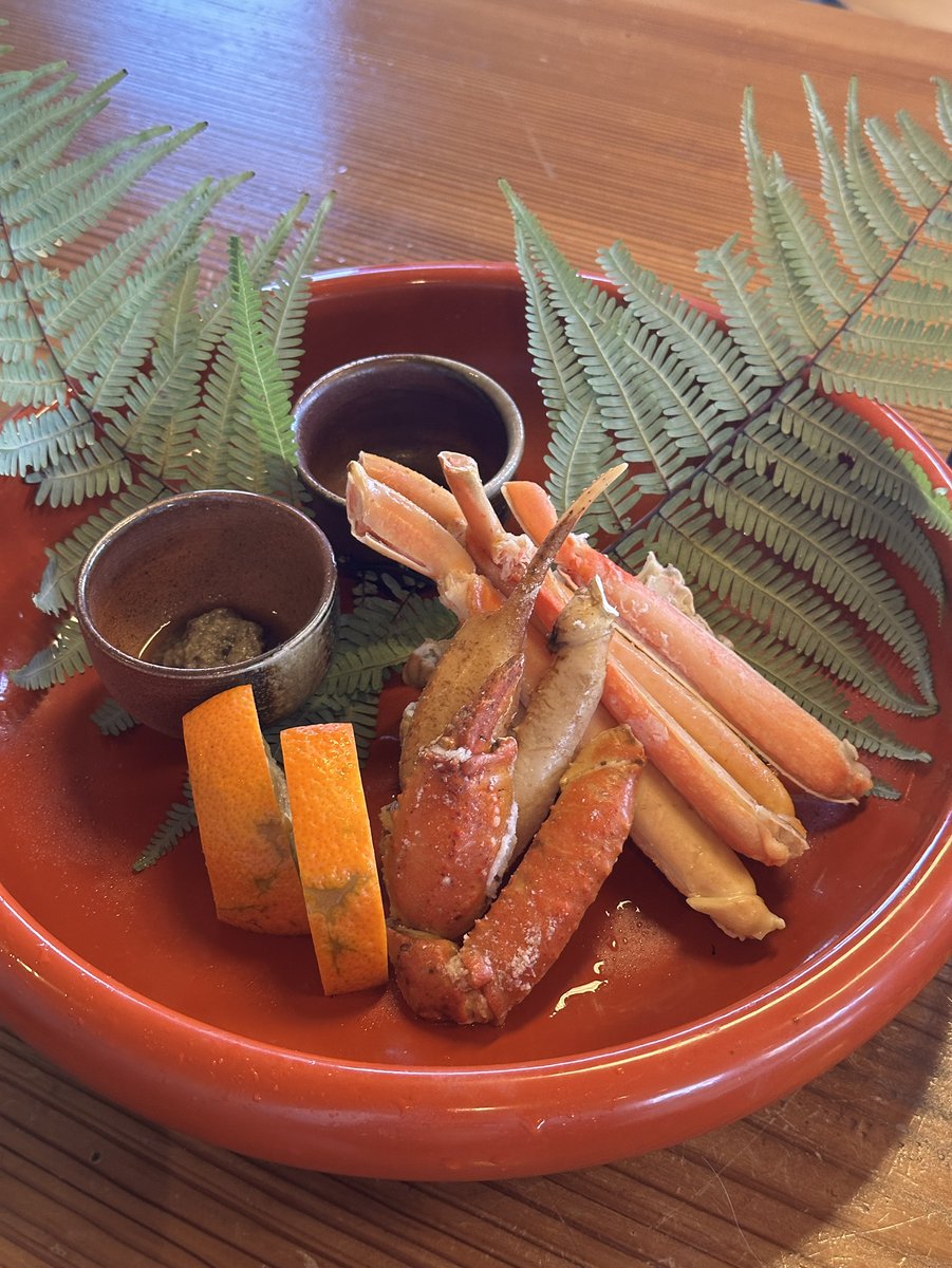 tanakanaoto's tweet image. あけましておめでとうございます。
伊豆山神社ご参拝後のランチは車で5分のこちらのお店に。

今日はお正月特別料理ですが、毎月季節感あふれる特別なお料理が楽しめます。

今春は走り湯から837段の階段を登り、神社ご参拝後、季節のお料理を楽しむご利益満載ツアーを企画予定です。…