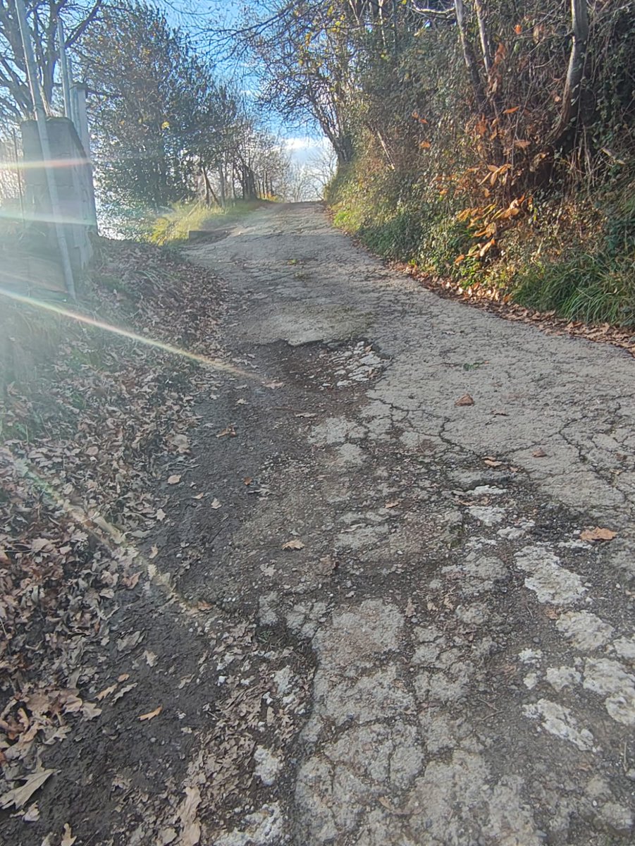 Iniciamos el año poniendo voz a los vecinos y vecinas que se ven afectados por el estado de la carretera-camino público en la zona de Valleya, Valles Paniceres. Pediremos una valoración integral de la zona para que se solucionen los problemas de seguridad y accesos.