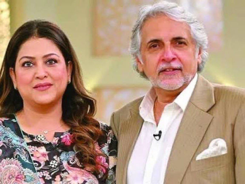 والدہ  عمران خان کی سپورٹر ہیں جبکہ والد پی پی کے ٹکٹ ہولڈر بھی ہیں سپورٹ بھی کرتے ہیں 
لیکن ماشااللہ اپنے بیٹے کی تربیت ایک آزاد خودمختار سوچ رکھنے والے انسان جیسے کی ہے بیٹے نے اپنی بات لکھی جو اس کو ٹھیک لگی بچوں کو غلام نہیں باشعور بناؤ جو حق گوئی کرسکیں حق کی بات کرسکیں