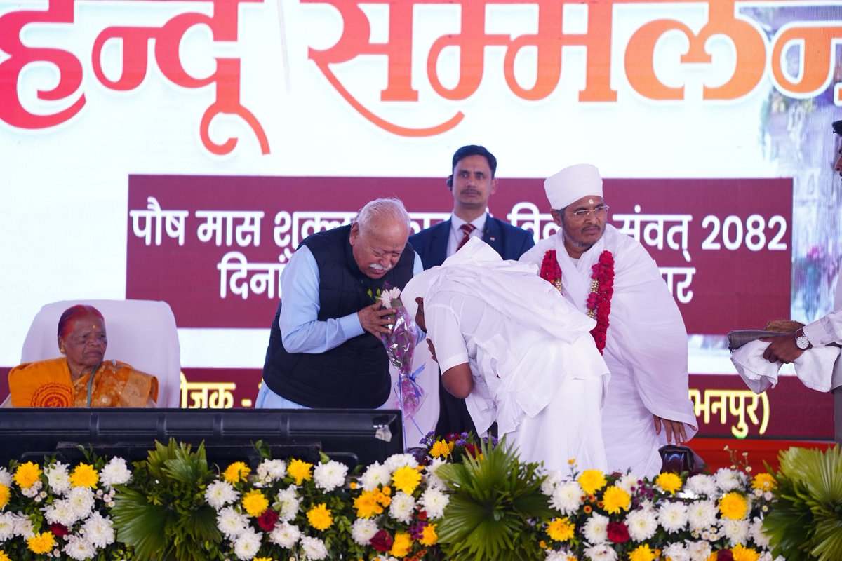 devkarsaheb's tweet photo. 31 दिसम्बर 2025 में असंग देव कबीर आश्रम सोनपैरी में आयोजित हिन्दू सम्मेलन में पूजनीय सरसंघचालक डॉ. मोहन भागवत जी का आगमन हुआ हम सब को आश्रम में पावन सानिध्य लाभ मिला। https://t.co/Rv2E1basVy