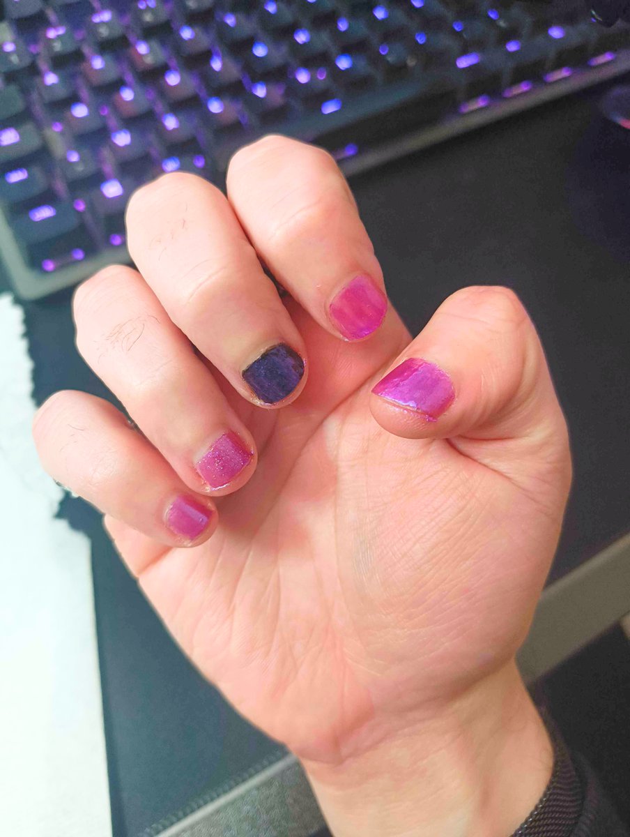 PuletVT's tweet image. Ca rend mieux qu'en stream💅
Bientot les motifs et les strass AAAAAAAAAAAAAAAh