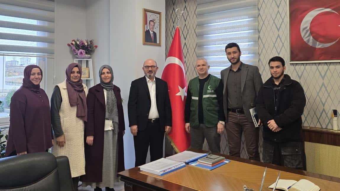 Başakşehir Yeşilay Başkanı Atay Çoban, okulumuzu ziyaret ederek öğrencilerimizle bir araya geldi. Ziyaret kapsamında Yeşilay’ın bağımlılıkla mücadele çalışmaları hakkında bilgilendirme yapıldı ve sağlıklı yaşam bilincinin önemi vurgulandı.