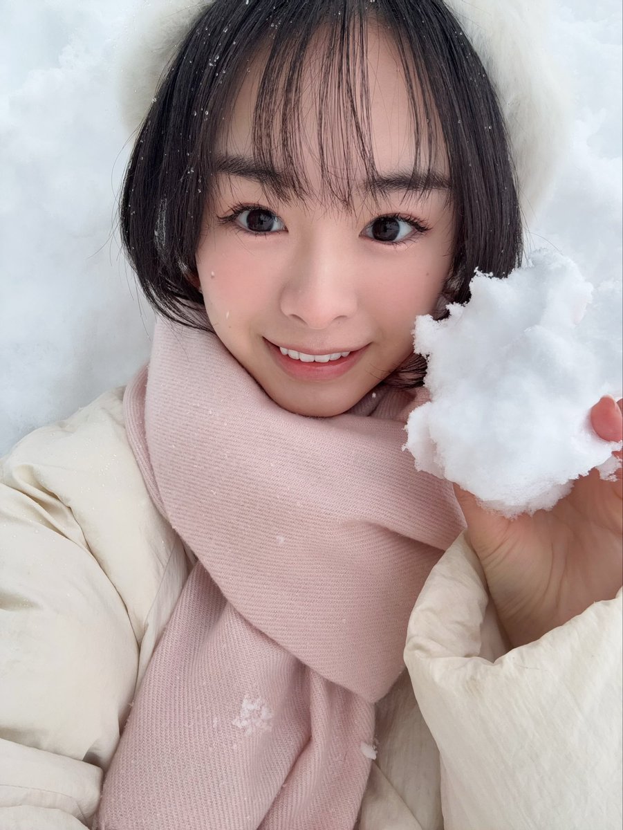 takakura_mooeka's tweet photo. あけましておめでとうございます！🤍
皆さんどんなお正月を過ごしていますか？

2026年も皆さんにとって素敵な1年になりますように…🤍
今年もよろしくね☺️❕

雪ん子になりました☃️❄️ https://t.co/zshAZICRrV