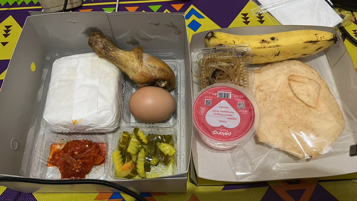 Menu Day 2
Intermitten Fasting

Fun fact harus nya beli nasi sayur aja di warteg
Cuma ini dapat rejeki dari masjid, yaudah dimakan ☺️

#diet #resolusi #program2026