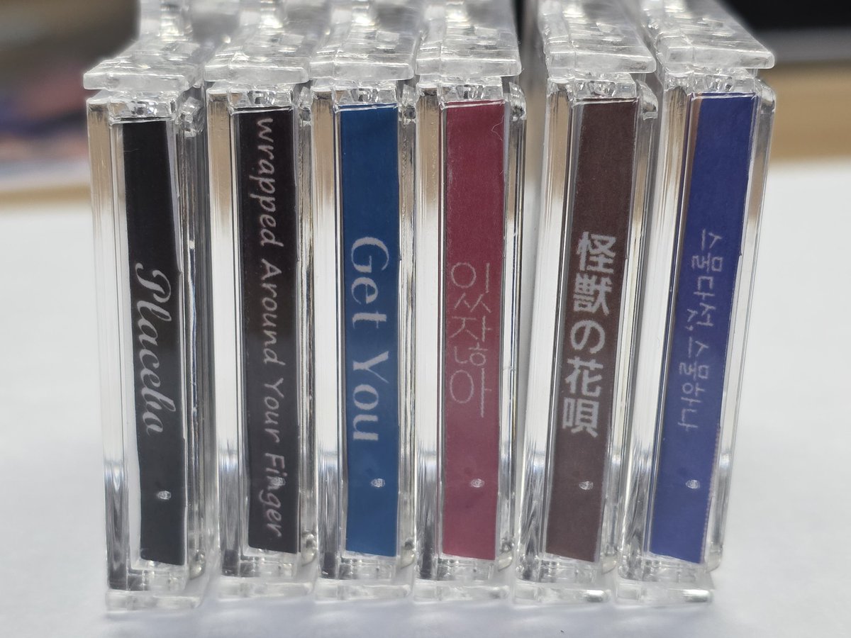 catwook05's tweet image. 🎉#박건욱 생일 이벤트🎉

건욱이의 22번째 생일을 맞이하여 박건욱 앨범 키링세트를 #RT 해주신 2분께 선물로 드립니다!

💙구성 : Placebo/Wrapped around your finger/Get you/있잖아/괴수의 꽃노래/스물다섯, 스물하나/와르르/2번째 생일커버 (총8곡)

📍인증 : 제로즈 3기 또는 건욱이 플챗…