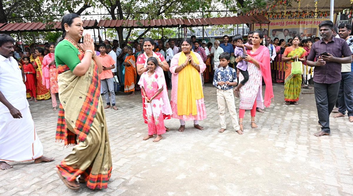 PremallathaDmdk's tweet photo. உண்மையின் வழியில் உறுதியாக நின்ற தலைவர்,அதிகாரத்தைக் காட்டிலும் அறத்தை ���தித்தவர்.காலம் மாறினாலும் மதிப்பு மாறாத பெயர் கேப்டன் விஜயகாந்த்!

நாள்:02-01-2026

#premamalathavijayakanth #captainvijaykanth #dmdkfor2026 https://t.co/R1HlpmMl2m