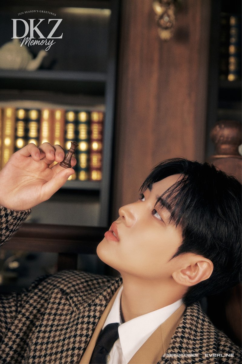 [💼]
DKZ 2026 SEASON'S GREETINGS [Memory] 

CONCEPT PHOTO - JAECHAN

🗓 25.12.29 (MON) 17:00 ~ 26.01.02 (FRI) 23:59 (KST)
🔗 에버라인샵 (everlineshop.com)

#DKZ #디케이지 
#재찬 #JAECHAN
#DKZ_2026SG #Memory