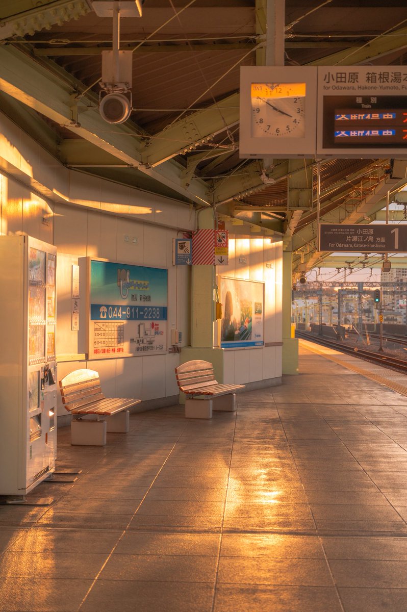 夕方のベンチに座って。