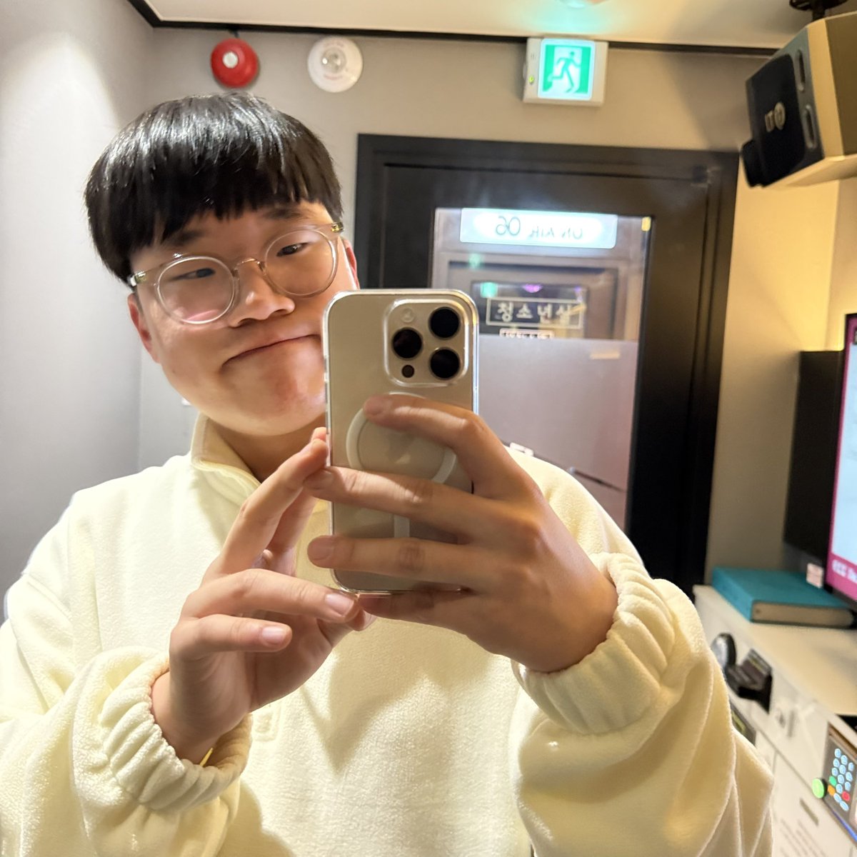 bugion28's tweet photo. 2026년 기념 #트친소 #게친소
안녕하세요 부기라고 해요
올해에는 더 많은 트친들 사귀고
소통도 많이 해요!
- 먹는거 개 좋아함
- 년도와 똑같은 26세
- 다가와주면 언제든지 환영입니다
- 변태끼는 살짝 낭낭하게 있어요
흔적 남겨주시면 최대한 모두 인사하러
가겠습니다!! https://t.co/BoIPmNljCk