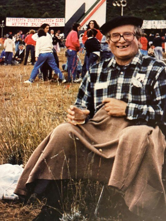 El 2 de enero de 1982, el legendario Paulo Garaialde fue asesinado por el grupo ultraderechista Triple A. Era taxista y, mientras trabajaba de noche, recibió una llamada pidiendo ayuda. Su cuerpo fue hallado en Berastegi, con las manos atadas y dos heridas de bala en el rostro.