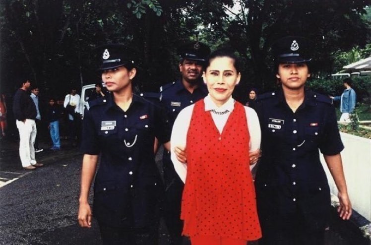 Pembicaraan Kes Mona Fandey, Kisah Pembunuhan Kejam Datuk Mazlan Yang Dikerat 18

[ Ini adalah bebenang yang ramai tak tahu tentang kes misteri ni ]