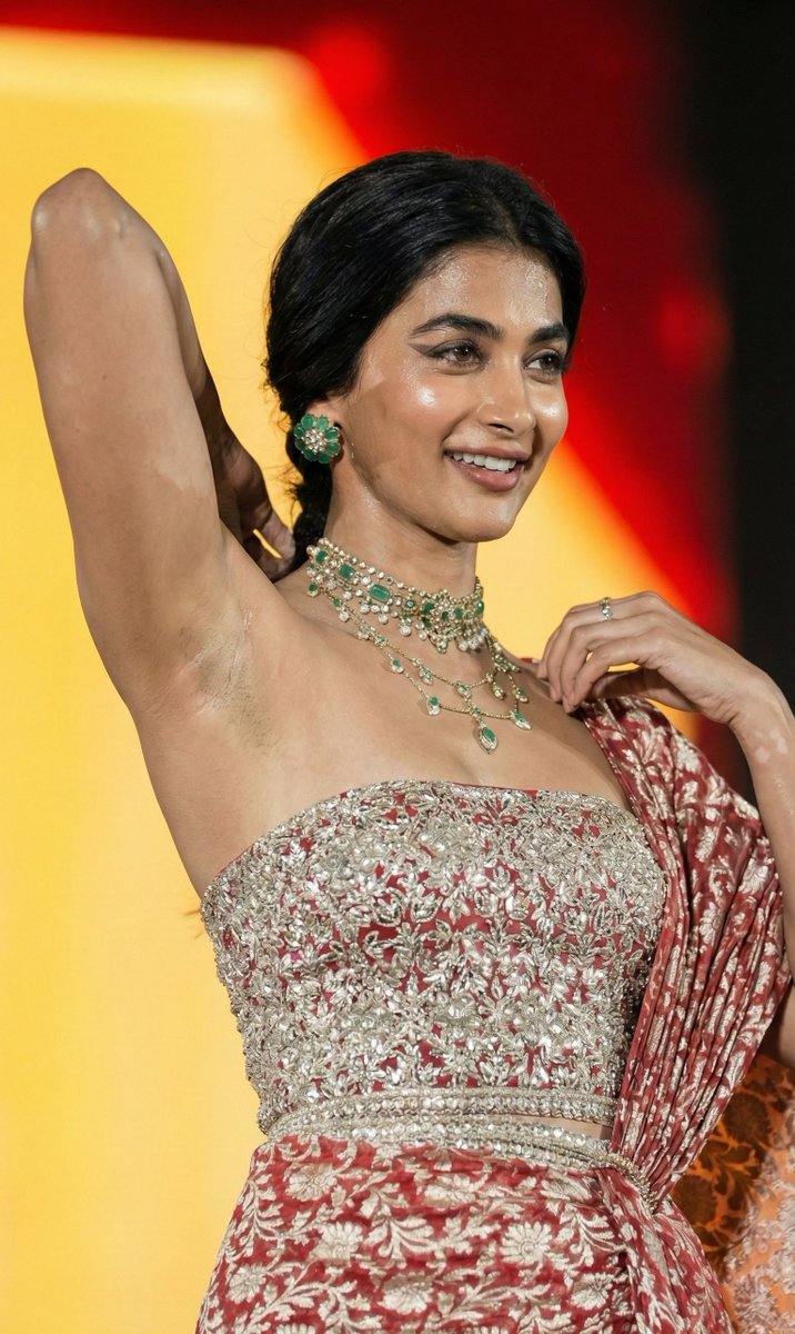 Erenbabu69's tweet photo. Perfect evening snack 😋 you ever ask for 🌝🫶💗
Pooja Hegde in recent event 🥂🎥
#PoojaHegde #JanaNayaganAudioLaunch https://t.co/gUyyJxF17I