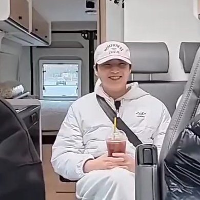 ____greatest's tweet image. 이 눈사람 왜 이렇게 뽀둥해!! 아 진짜 웃음 나와