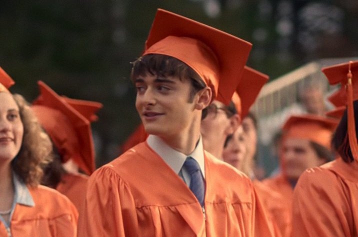 bedrot_barbie's tweet image. First day of kindergarten, versus high school graduation 🥺