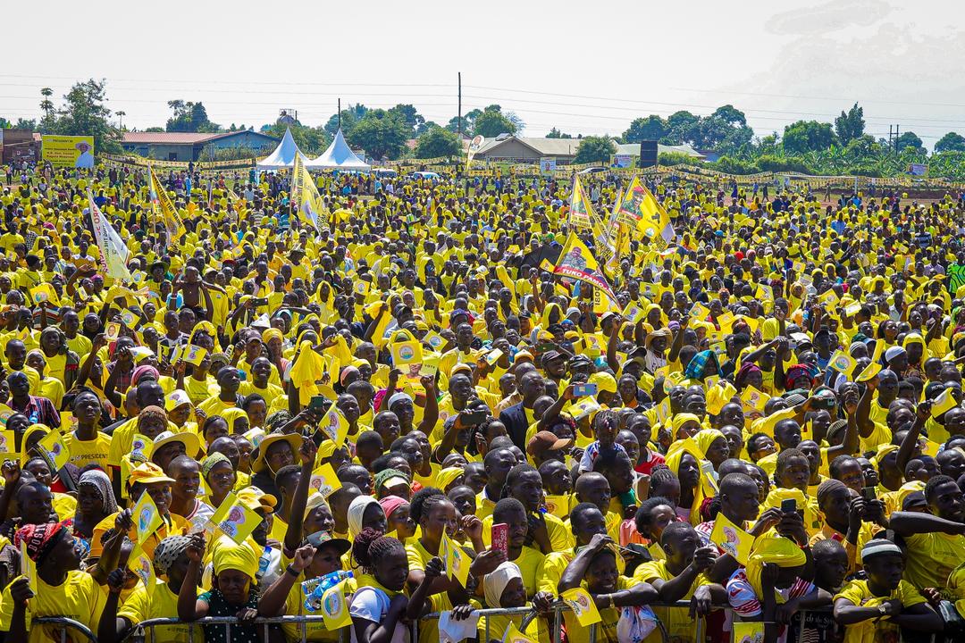 KemiKainerugaba's tweet photo. LIVE: The crowd's ELECTRIC! NRM voters are waiting in BIG numbers to welcome H.E @KagutaMuseveni to Busaana Town Council playgrounds, Kayunga! He'll address his first rally of the day here! #ProtectingTheGains #Museveni2026 #BugandaSubregion https://t.co/9i0QwKob82