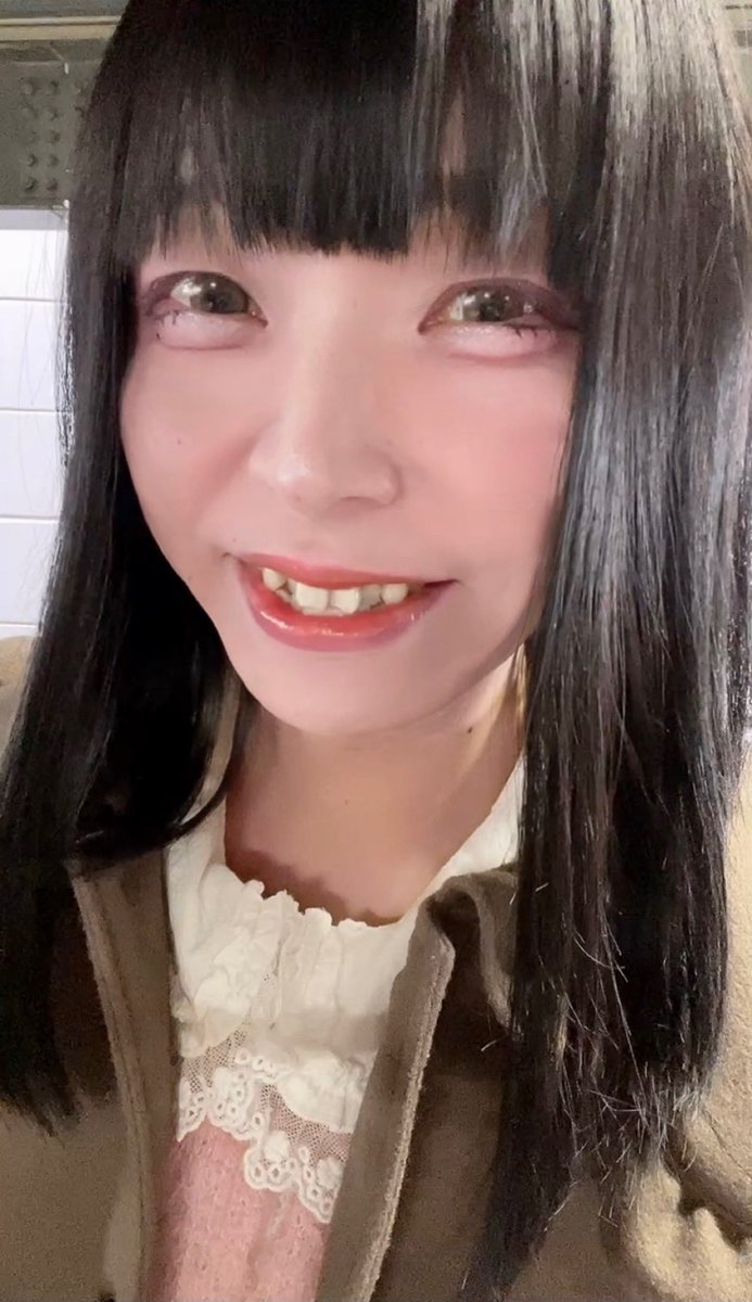 あけましておめでとうございます🎍
今年もよろしくお願いします(っ ॑꒳ ॑c )

今年のテーマは愛嬌です。
内面から溢れ出るカワイサを磨く年！
なりたい自分、思い描く未来に近づけ
るよう笑顔で前向きに走ります❣️