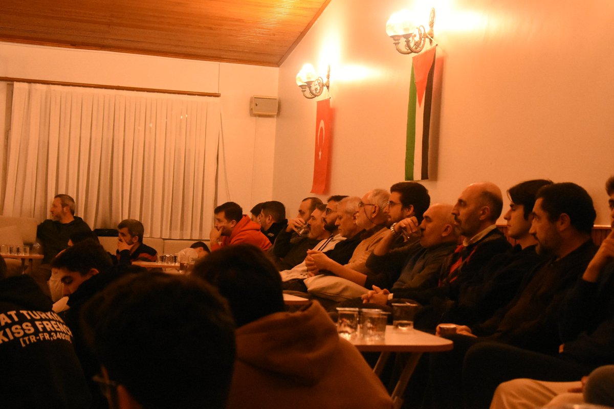 Bu hafta aramızda bulunan MAHMUT BIYIKLI'DAN “İSLAM ŞAİRİ MEHMET AKİF VE MİLLİ MÜCADELE RUHU” konulu sohbetini dinledik.

Kendisine katılımlarından dolayı teşekkür ediyoruz.

Her perşembe vakfımızda gerçekleştirdiğimiz sohbetlerimizde sizleri aramızda görmekten mutluluk duyarız.