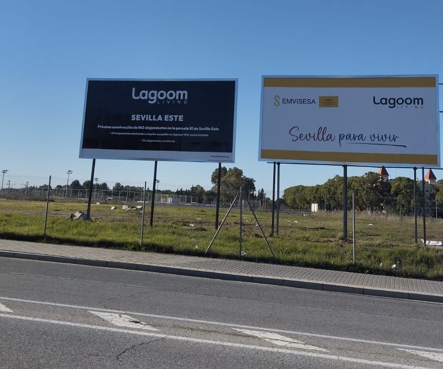 El <a href="/Ayto_Sevilla/">Ayuntamiento de Sevilla</a> construye en zonas inundables en #Sevilla Este y tiene previsto destruir la valiosa Laguna del Sapo. Basta ver el nombre de las promociones para darse cuenta. Con lluvias cada vez más torrenciales por la crisis climática, las inundaciones están servidas