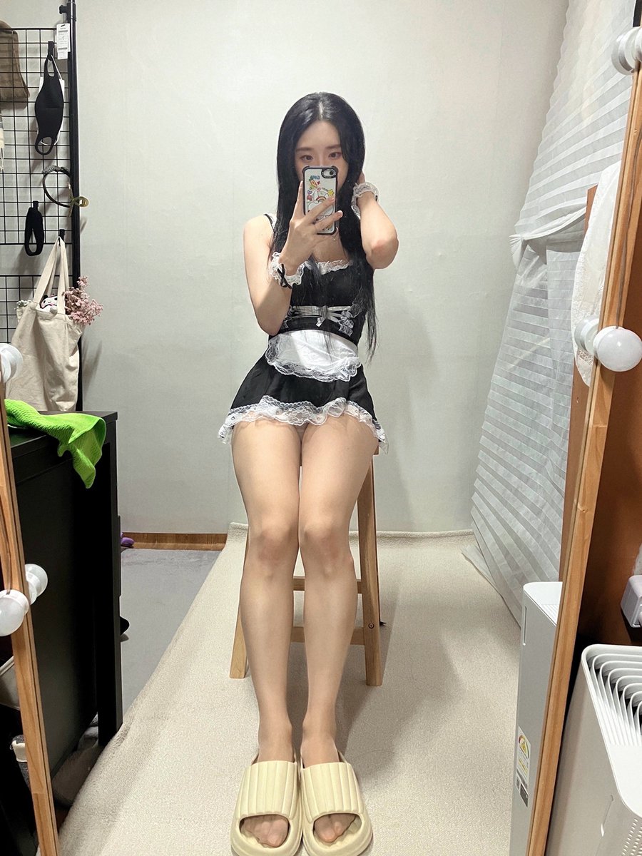 hellojeeeun's tweet image. 옷 정리하다 유물 발견 ㅋㅋ