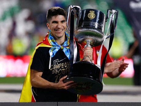 Hoy cumple 29 años Carlos Soler, ex jugador del Valencia CF, actualmente en la Real Sociedad. Con el equipo valencianista disputó un total de 252 partidos, con 39 goles y 31 asistencias. Ganó una Copa del Rey.