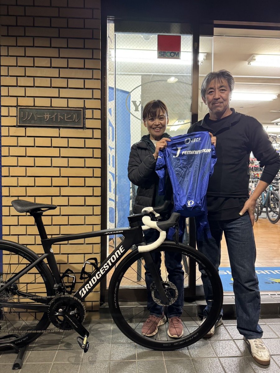 choline1226's tweet photo. 謹賀新年
今年は、個人でパラW杯に出場し、お世話になったスポンサー様ロゴを掲げて表彰台に立つことを目標に頑張っていく所存でございます
何卒宜しくお願い致します🙇♀️
#総合メディカル
#北里大学
#ワタナベオイスター
#bridgestonecycle
#ogk
#teamemmacycling https://t.co/Wv4if7UNb0