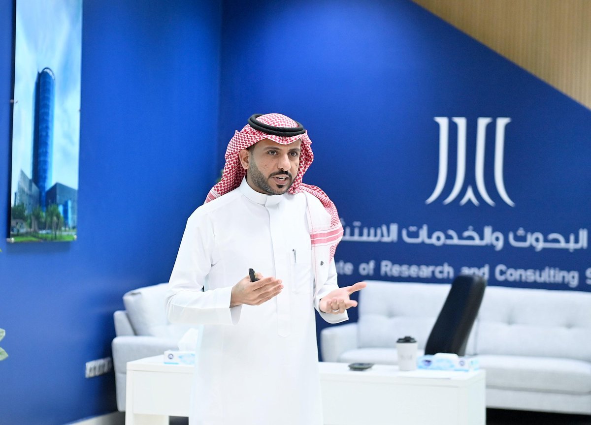 JazanU_DAD's tweet photo. تواصلت جلسات البرامج التدريبية التي تقيمها #عمادة_التطوير_والجودة وتنظيم إدارة التميز المؤسسي، بالتعاون مع عمادة الموارد البشرية والتقنية، بعنوان «إعداد وتطوير الهايكل التنظيمية وفق دليل الحوكمة » 
نفذها سعادة الدكتور/هيثم بن محمد حديدي عميد عمادة التطوير والجودة. 

#جامعة_جازان https://t.co/9VmQUHGSX4