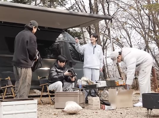 sshxttygame's tweet image. Bener kata myday, kalau berempat yang bakal kerja sungjin
Kalau bertiga (eod), yang kerja dowoon
Kalau berdua (youngk wonpil), yang kerja youngk
Dan wonpil beneran cuman nerima beres😭 yang lain lagi sibuk angkat barang, dia sibuk main sendiri. Mana di cuekin😭