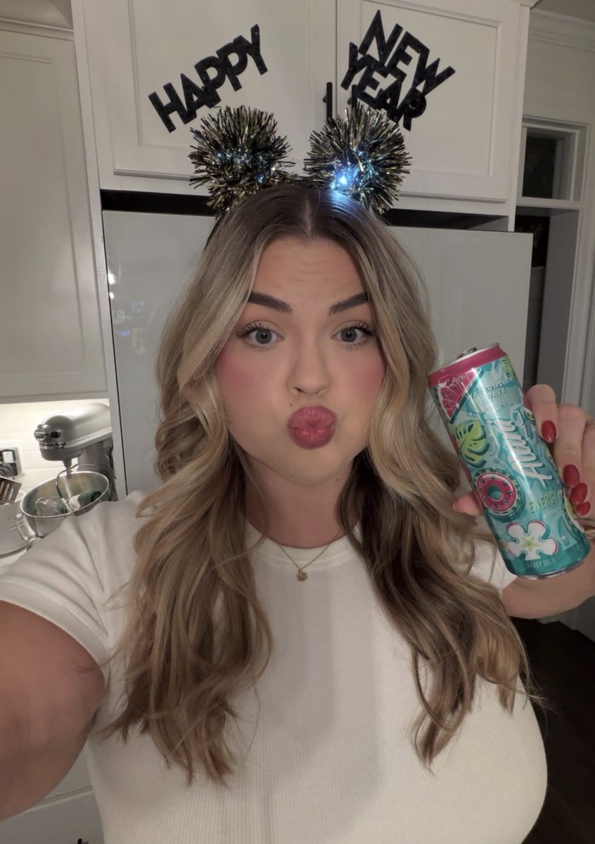 heatherluxx's tweet photo. 🎊🎆 https://t.co/hsRNxKgGmB