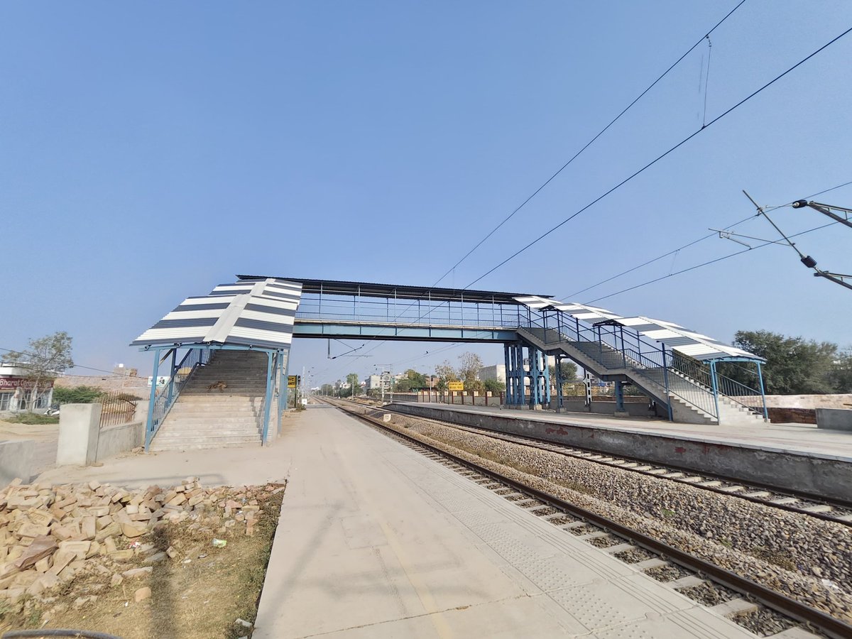 jodhpurrailways's tweet photo. This new FOB at Jodhpur Cantt is constructed at 2 Cr cost.

#IndianRailways https://t.co/QgcwGjcvlH
