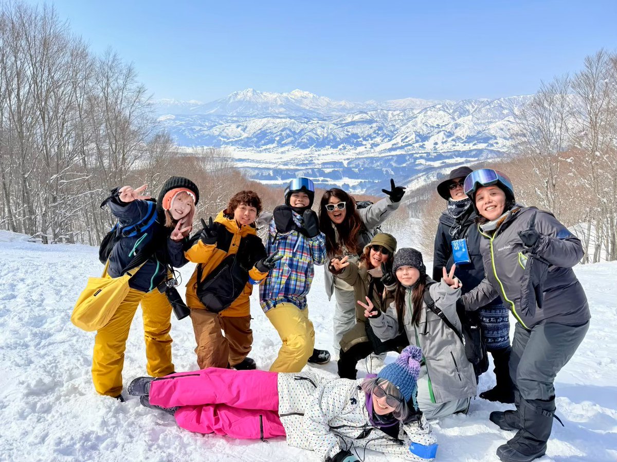 jazzupfeeling's tweet photo. ドラマ「#雪煙チェイス」、今夜22:00から二夜連続放送です❄

去年の年明けから3月終わりまで続いた野沢温泉村生活。
民宿に居候して毎日家族とご飯食べて、完全に第二の故郷です。
一生分の雪と酒と恩を浴びた気がします。ありがとう！

ちなみにスノーボードは人生で一回もやったことありません。 https://t.co/yHBqlcfj4Z