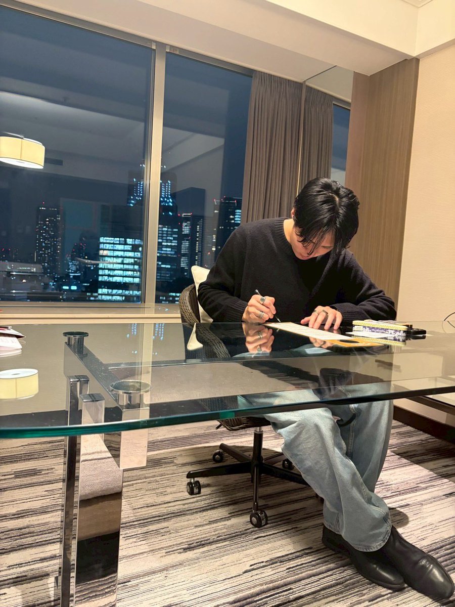 kdoae's tweet photo. 年末年始はほっと一息のタイミングであり、1年で唯一誰からも連絡が来ないため落ち着いてゆっくりと思考を整理できる時間でもあって。5日の初営業日を迎えるまでにやること終わらせたい。 https://t.co/Hz0MPqr9zb
