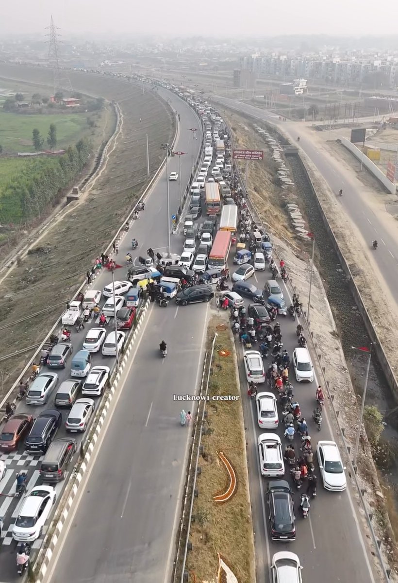 Peak Indian traffic sense!
