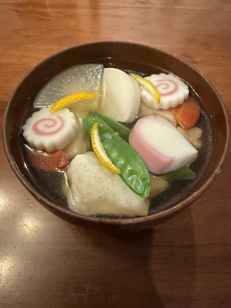 38Vi1's tweet image. 1/2の夜は1人なので、自分の好きな具材を入れたお雑煮とお節の残り^_^
松前漬、黒豆、しぐれ煮、結構好きなんだよね〜☺️
お節の季節じゃなくても食べたい🤤

お雑煮は、原了郭さんのゆず辛をかけると、なお美味しい✨

ご馳走様でした😋

青学の黒田君、凄かったなー🏃‍♂️

#原了郭
#ゆず辛
#お雑煮