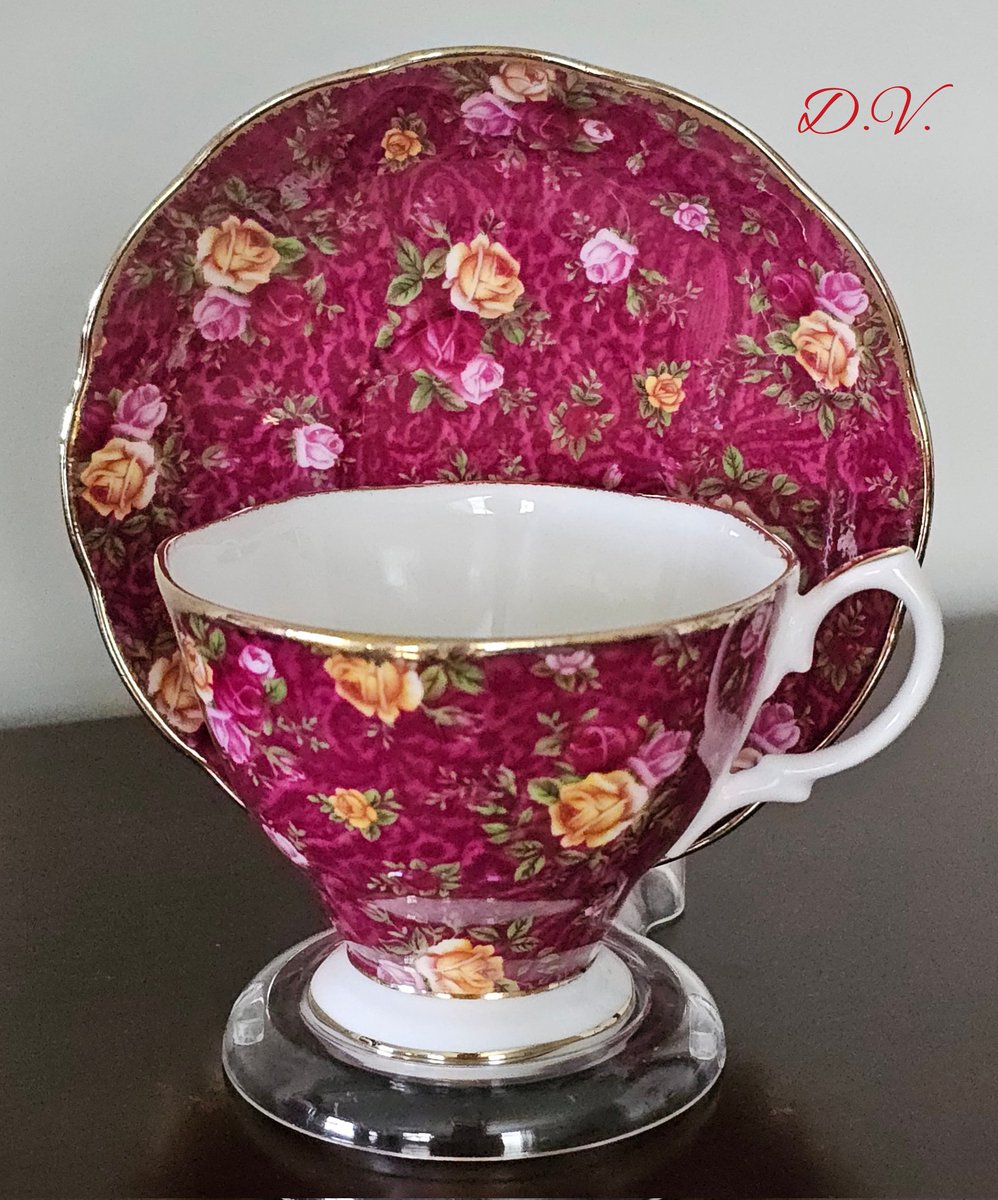 Visit the shop and get 15% off on your first order. distinctivevintage.com