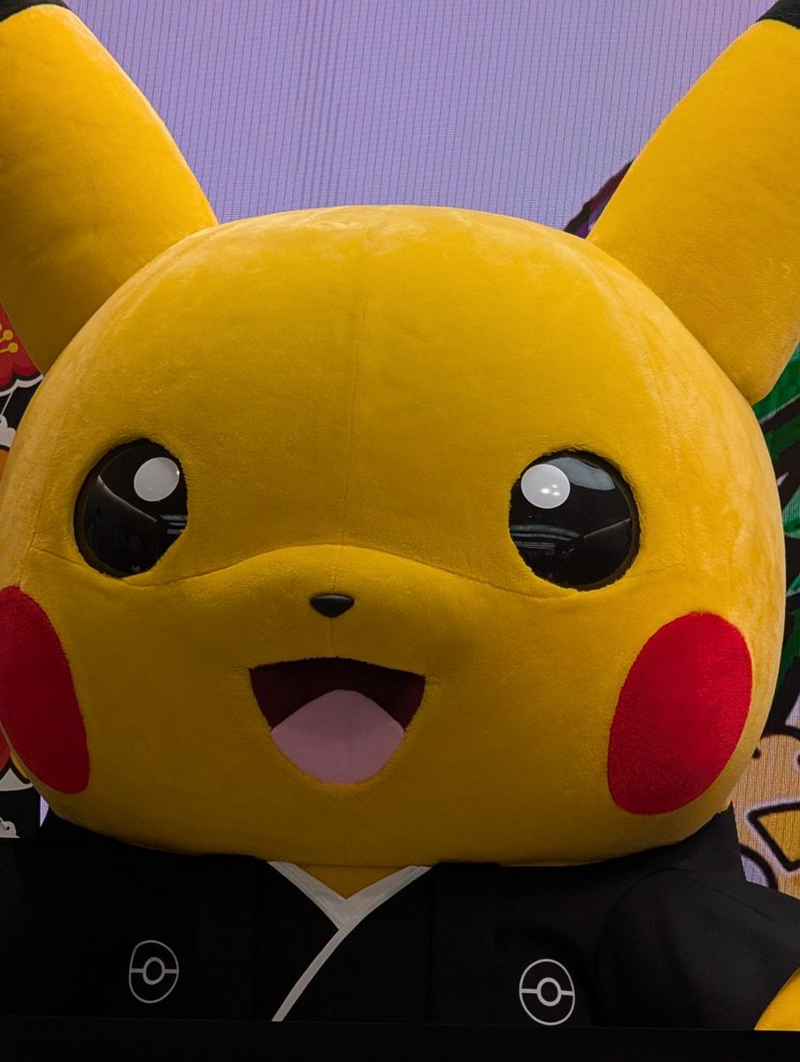 ポケセン寄ってみたらピカチュウさんが袴着て仕事してましたね。 趣旨