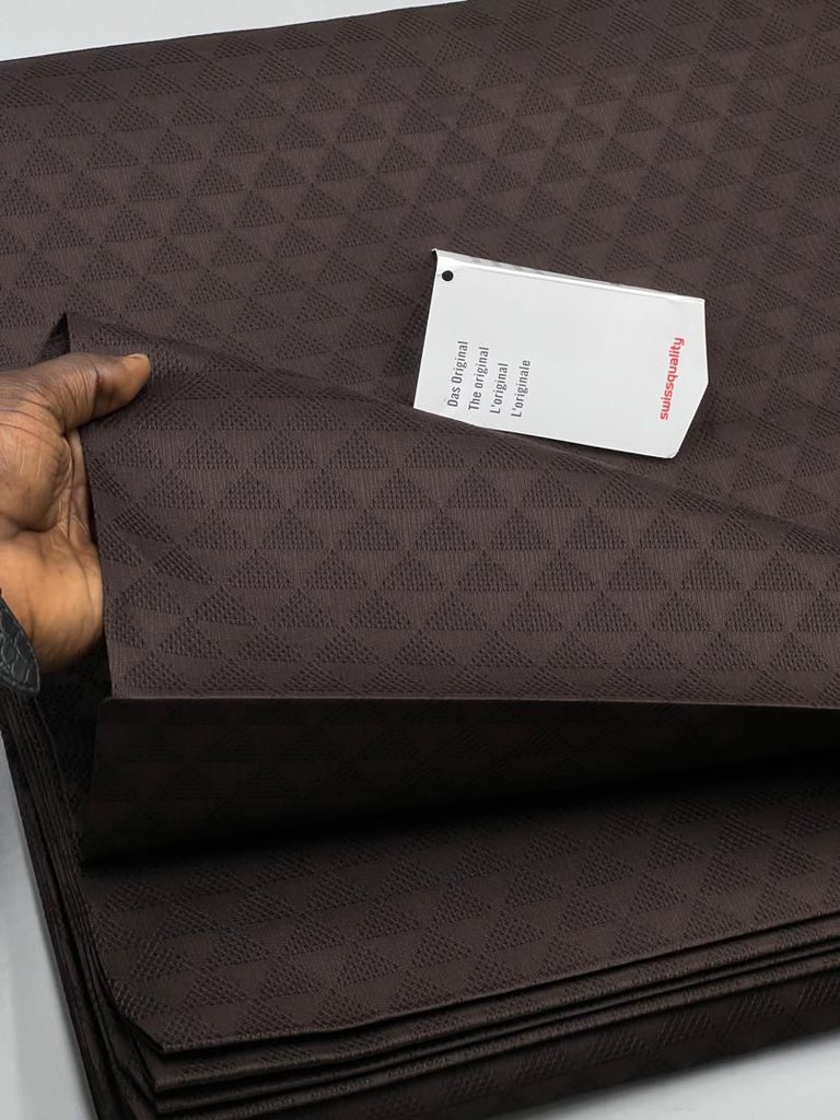 A_TeejayApparel's tweet image. End of year discount. 
10% discount off all fabrics

Marvel Swiss
N7,650 per yard till the 4th
N8,500 per yard normal price 
Call/Whatsapp 08109501155 
Available for Delivery Nationwide