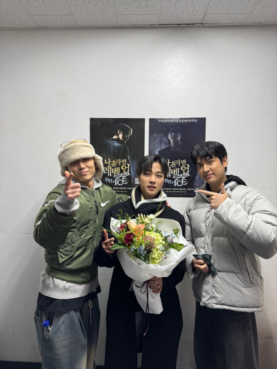 jiwonscherry's tweet image. chanwoo sent pic with bobby &amp;amp; jinhwan!