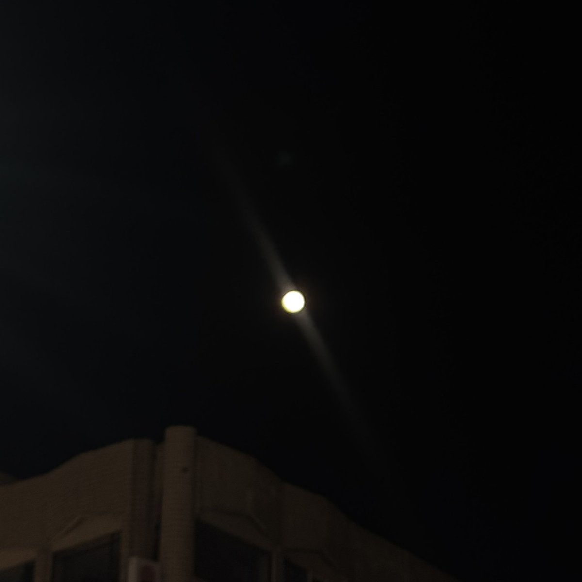 mon___mochi's tweet photo. @v____vbbb 제가 찍은 오늘의 달 사진 공유드려요🌕 https://t.co/8ctFq8jv9f