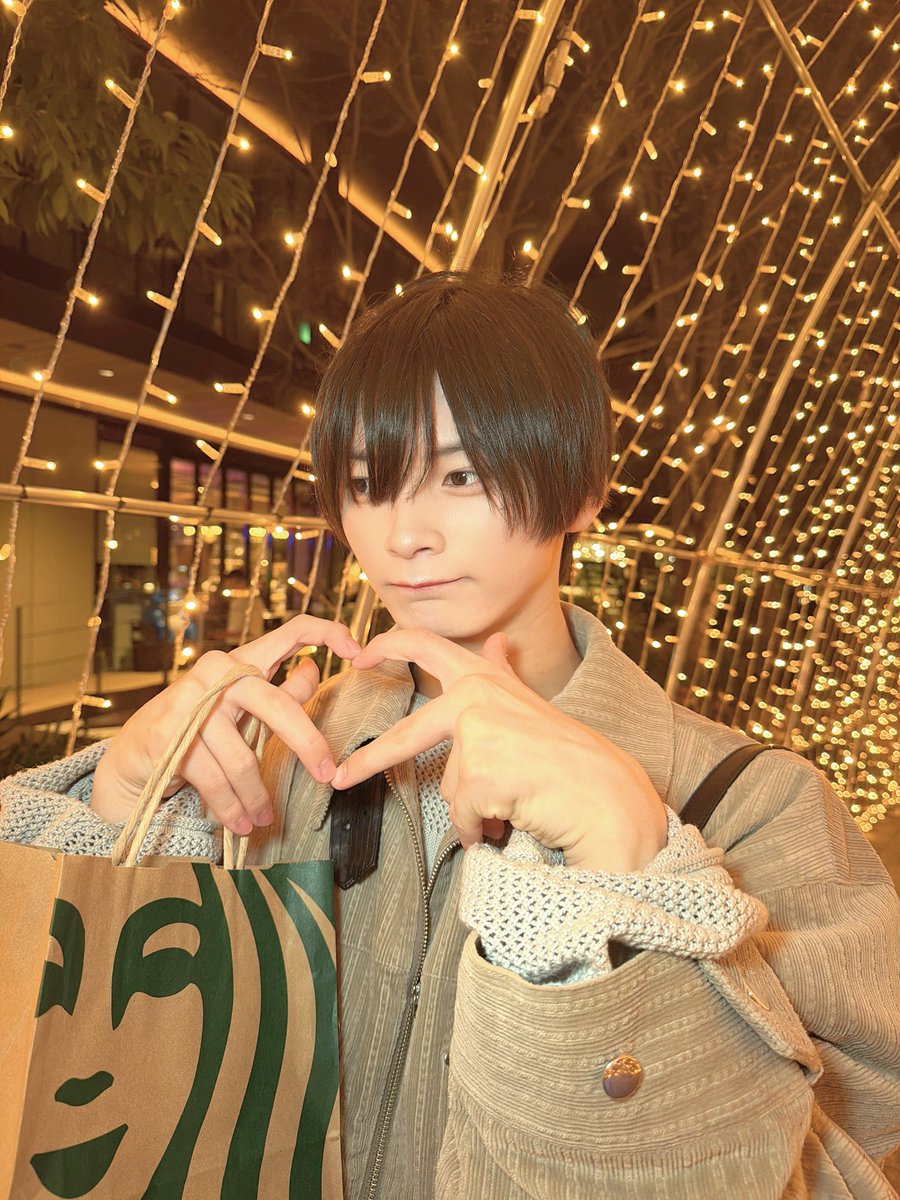daichi_Dxu's tweet photo. チーで陰キャでホンモノだから好きな人とは目合わせて話せないし、写真撮られてる時ですらカメラに目合わせられない https://t.co/NFnrMvjQ1F