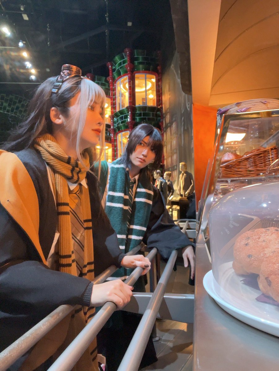 今日はミラちゃんで、蒼さん宅のシアンくん（<a href="/03minato15/">蒼 湊音</a> ）とポタツアデートしてもらってきました🤩
シアンくんイケメンすぎて、終始感嘆の声あげてた♡楽しかった～～～～～
ホグワーツインザスノーすごいきれいだった⛄️

 #WBTourTokyo
 #ハリポタツアー