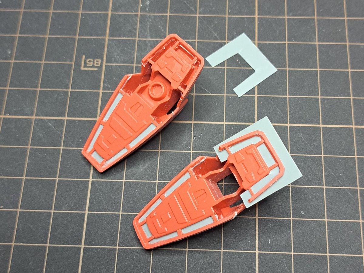 0.3ミリのノコ刃で切れ目を入れてテキトー切ったプラ板を差し込むだけの簡単お手入れ