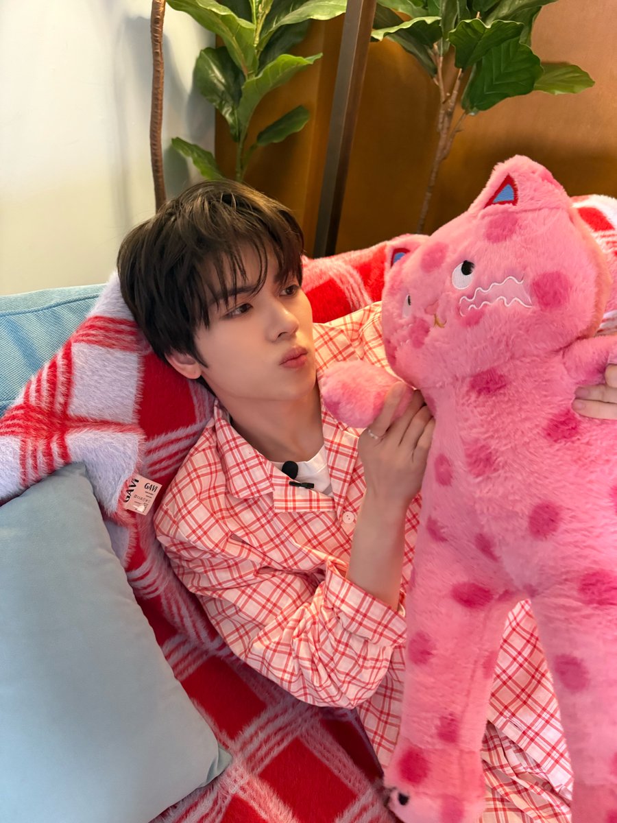 [#YORCH]
Good Night🌙
#POW #파우 #요치