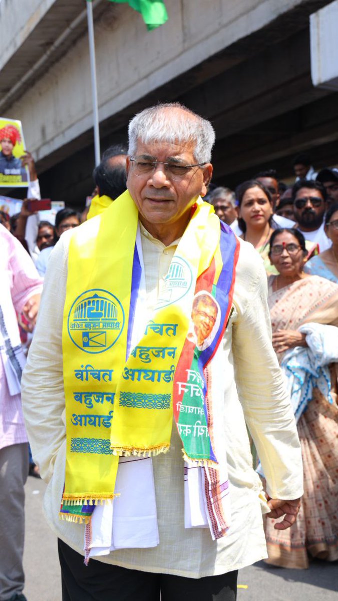 PremalSandesh's tweet photo. धुरंधर🔥
गेल्या १० वर्षांत बाळासाहेबांनी वंचित बहुजन आघाडीच्या माध्यमातून उपेक्षित वंचित घटकाला सत्तेच्या केंद्रस्थानी आणण्याचा प्रयत्न केला. 
आज काँग्रेससारख्या राष्ट्रीय पक्षाला मुंबईत वंचितशी युती करावी लागते, यातच बाळासाहेबांच्या राजकीय ताकदीचा आणि दूरदृष्टीचा विजय आहे.✊🏻 https://t.co/MRsUSMpxzy