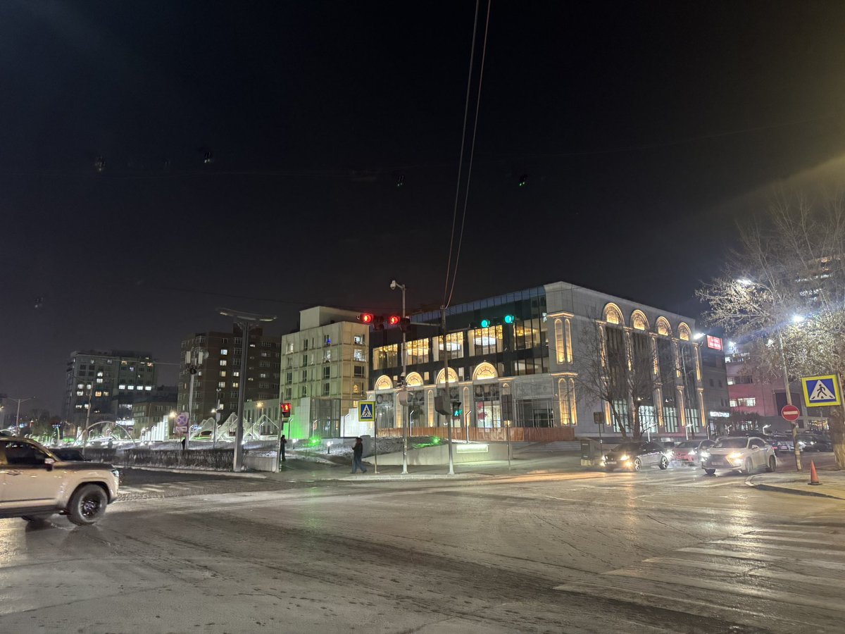 Урт цагааныг буулгаад згр цэцэрлэг ногоон байгууламж барина гснээ бетон босгочиж. Яадаг хар худалч новш вэ энэ <a href="/KhNyambaatar/">Х.Нямбаатар</a>