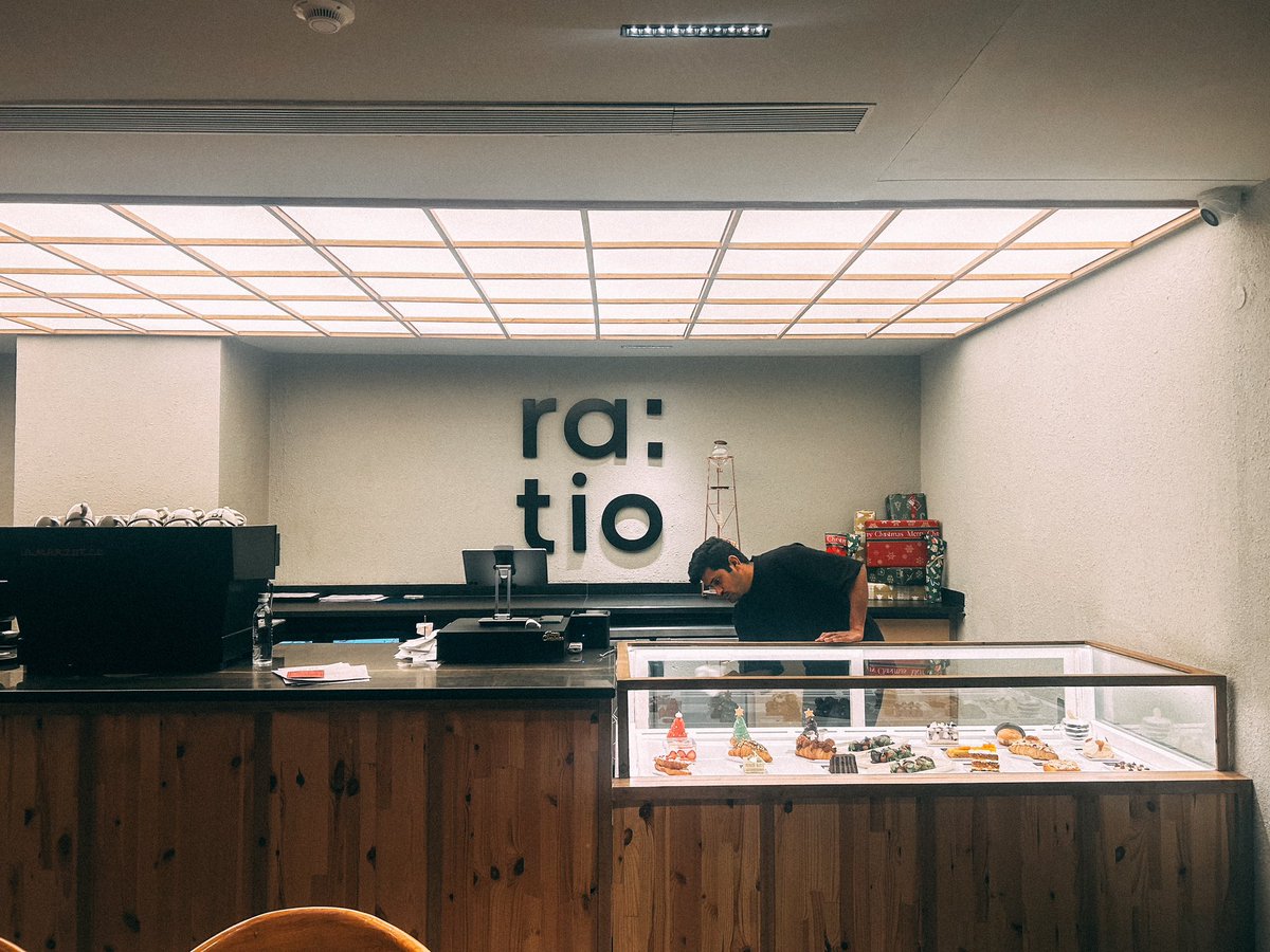 sidsimharaju's tweet photo. New year, new coffee spot.

Great manual brews and a solid selection of beans. Also loved the sea salt latte.

Really cozy place to sit post afternoon.

📍 Ratio, Hyderabad https://t.co/iT9UmOCwHZ