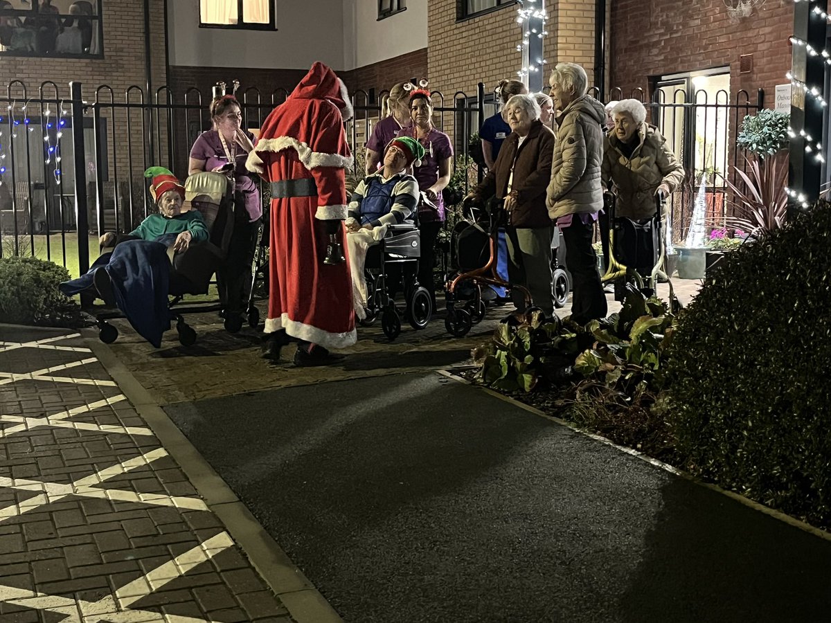 Severn_Rotary's tweet photo. What an absolute fantastic month we had with the Santa Sleigh from the Rotary club of Shrewsbury Severn . Looking forward to organising this years events. @FurrowsGroup @rotaryd1210 https://t.co/YfrWho9vFt