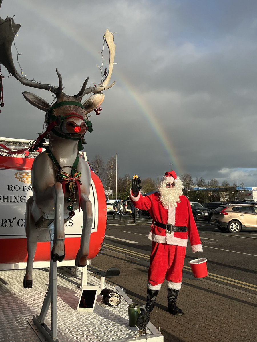 Severn_Rotary's tweet photo. What an absolute fantastic month we had with the Santa Sleigh from the Rotary club of Shrewsbury Severn . Looking forward to organising this years events. @FurrowsGroup @rotaryd1210 https://t.co/YfrWho9vFt