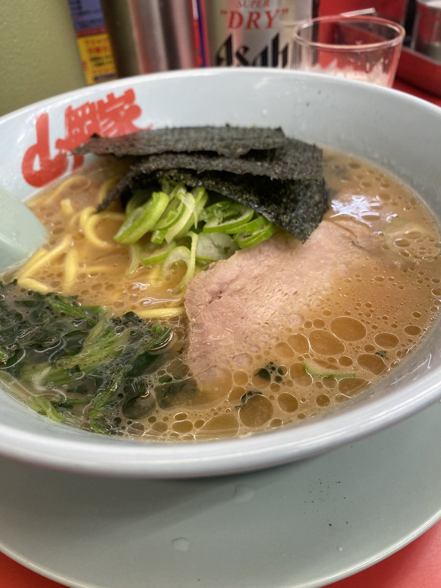 Address03Mail's tweet photo. 年末の山岡家新すすきの店は混沌としてて最高でした！こんな混んでるのに味がぶれないのすごかったな〜
今年もよろしくお願いします！！！！ https://t.co/ZtFbuU4HBC