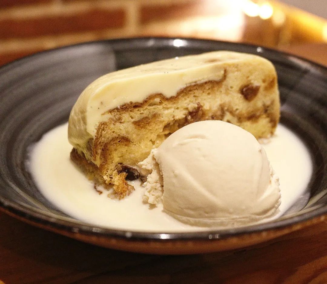 🎄 Postres caseros, como los de antes
Creemos que los mejores finales saben a hogar. 
Nada de prisas ni atajos: solo ingredientes de calidad, manos propias y ese toque especial que convierte cada bocado en un recuerdo.
Ven a descubrir el lado más dulce aquí en León .
.
#leonesp